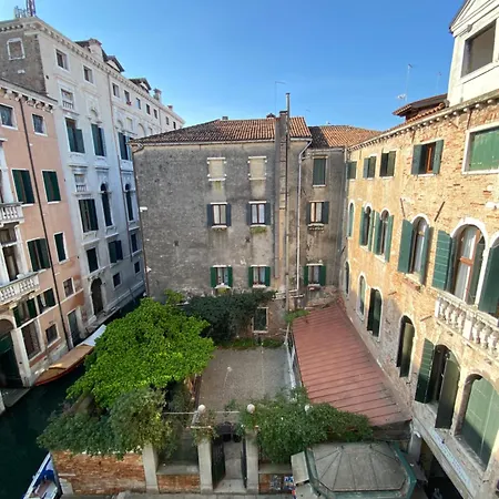 Ve-nice Rialto * البندقية