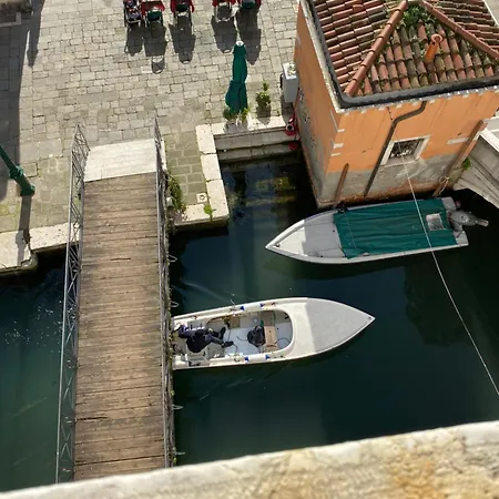 Ve-nice Rialto * البندقية